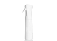 O pulverizador cosmético branco engarrafa a mão pressiona o uso dos produtos de beleza da garrafa