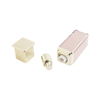 Garrafa de pompa de loção acrílica rosa de luxo com tampa de ouro, garrafa de pompa cosmética à prova de vazamento para embalagens de cuidados com a pele