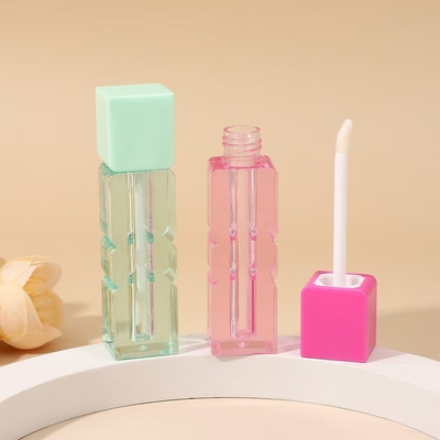 Custom 3.5g 5g Tubos de batom de lábios vazios com fecho de parafuso de vedação de borracha Tubos plásticos de bálsamo labial para embalagens de recipientes cosméticos