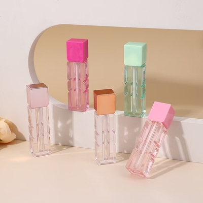 Custom 3.5g 5g Tubos de batom de lábios vazios com fecho de parafuso de vedação de borracha Tubos plásticos de bálsamo labial para embalagens de recipientes cosméticos