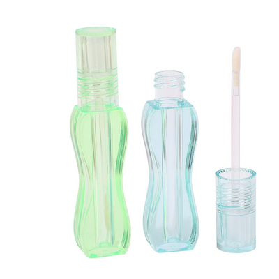 Fábrica 4g Tubo de batom de boca redonda vazia com fecho de parafuso de vedação de borracha Tubo de bálsamo labial de plástico para embalagens de recipientes cosméticos
