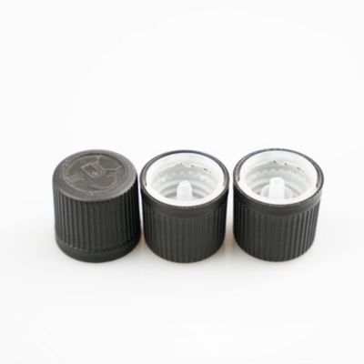 Tampa de rosca de plástico preta canelada lisa de 20 mm, 24 mm, 28 mm com junta de vedação por indução ou junta de vedação sensível à pressão
