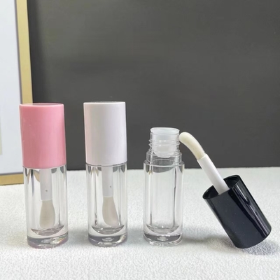Função Gloss de lábio embalado em quadrado metálico cosmético com gradiente e varinhas