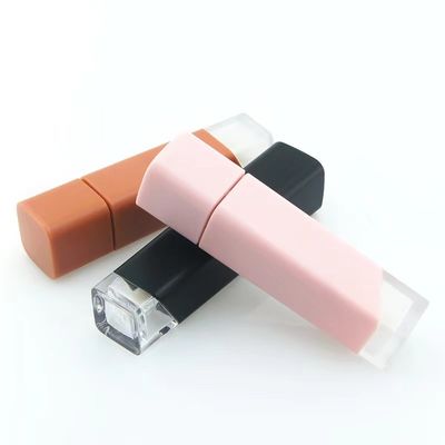 Rotate Lip Gloss Stick Lip Mask Lip Balm Botulha de plástico Adequado para todos os tipos de pele
