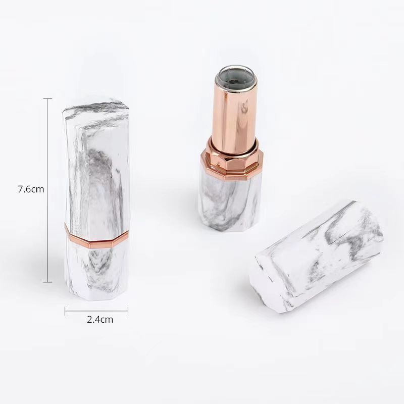 Tubo de brilho labial preto com logotipo personalizado com fecho de tampa de parafuso Caixa preta